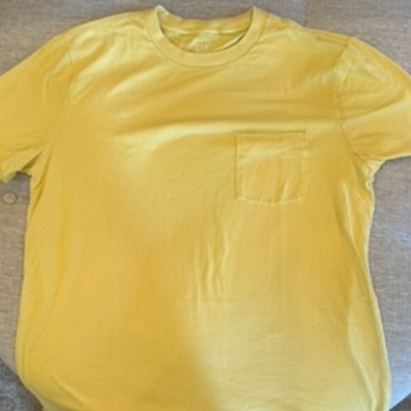 His or hers - GAP yellow t-shirt - Picture 1 of 1